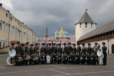 С маршем по жизни