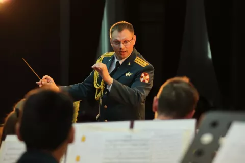 С маршем по жизни