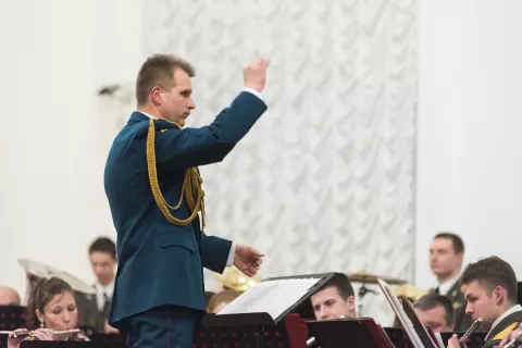 Улыбнись весне