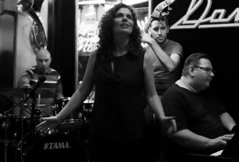 Gentle voice. Нежный голос в стиле Jazz