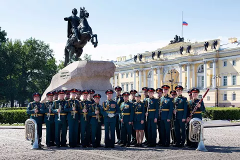 Музыка в блеске мундиров