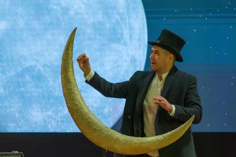 Джаз на Луне